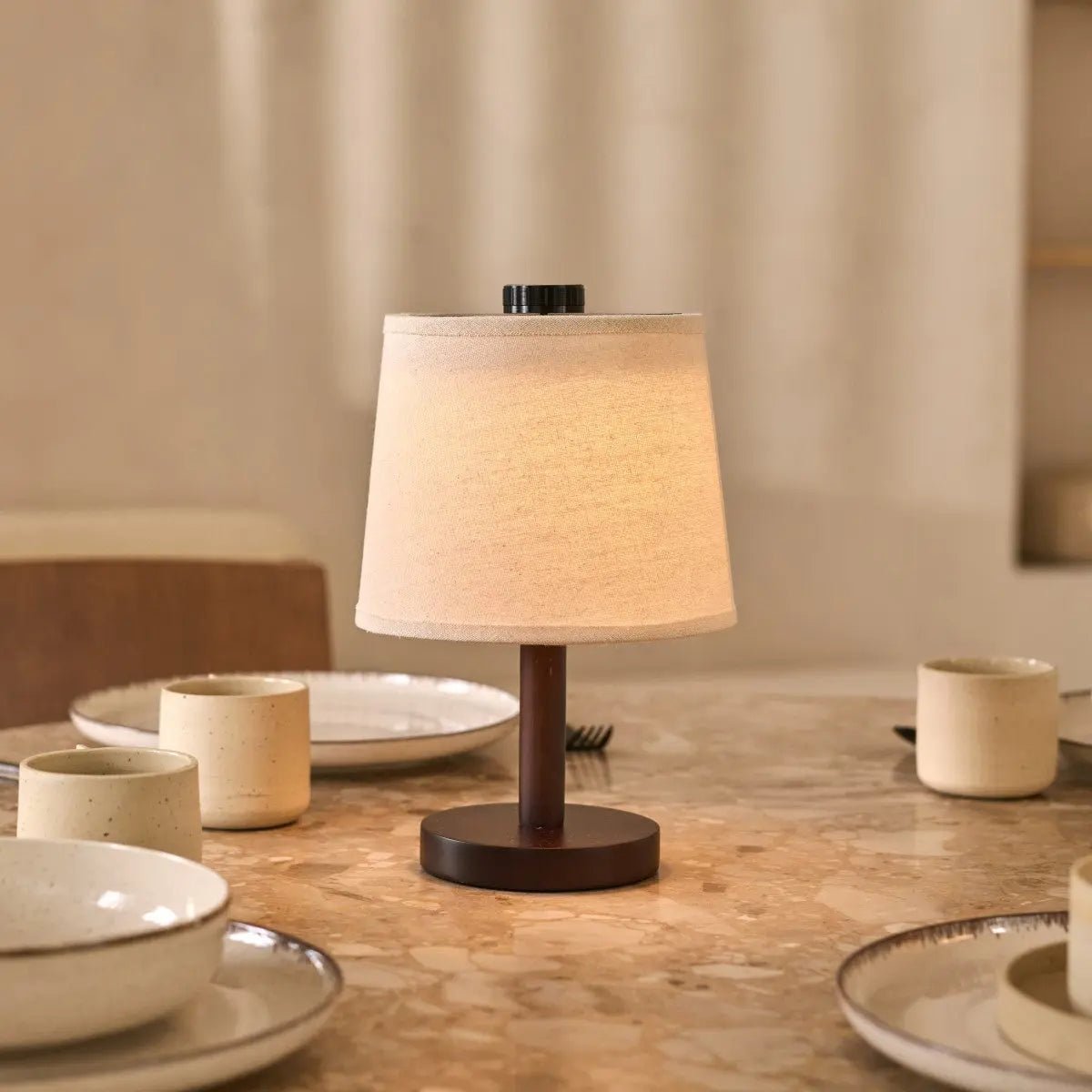 Rover donkerbruine houten lamp – oplaadbare, draadloze en dimbare lampenkap Tavellio - Amsterdam