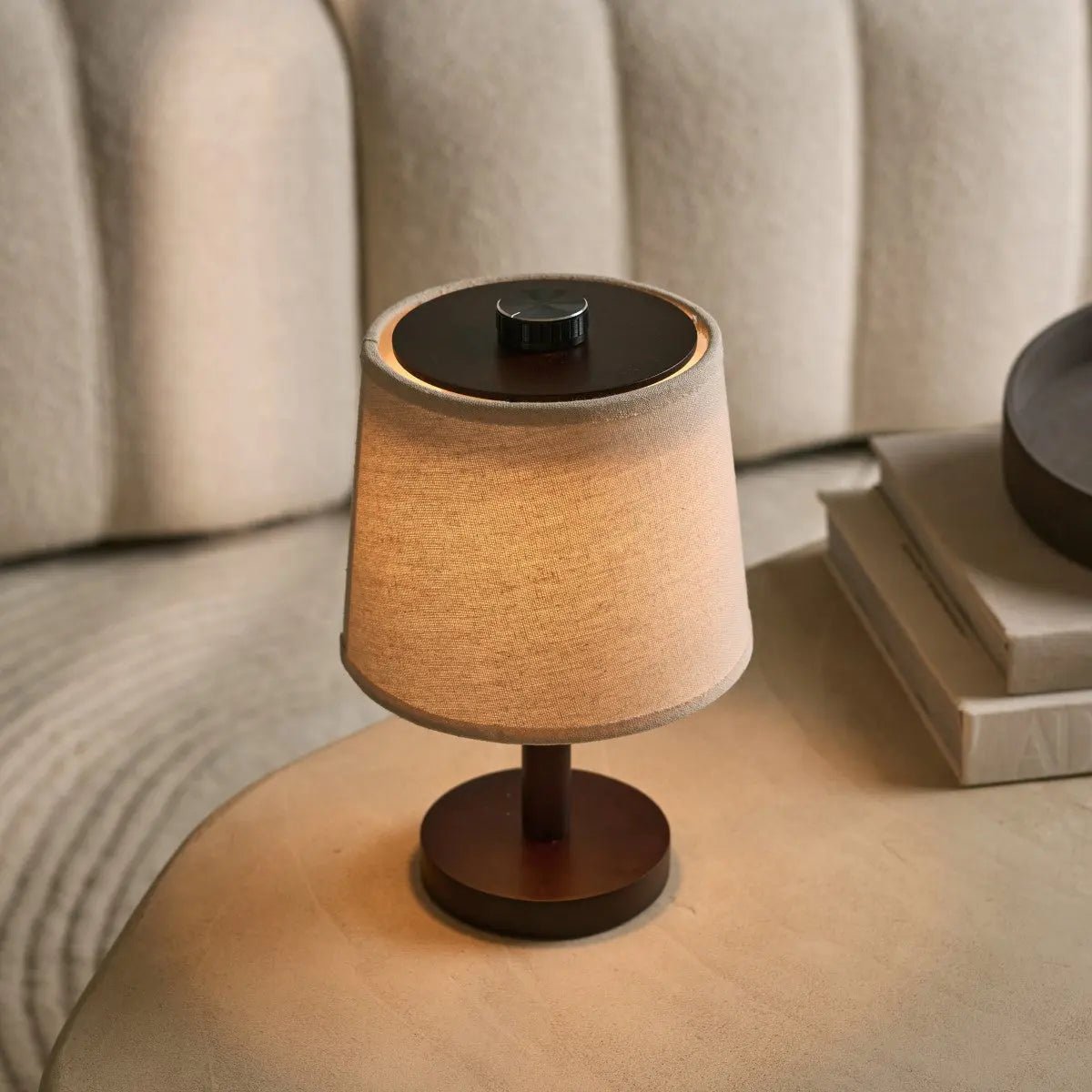 Rover donkerbruine houten lamp – oplaadbare, draadloze en dimbare lampenkap Tavellio - Amsterdam