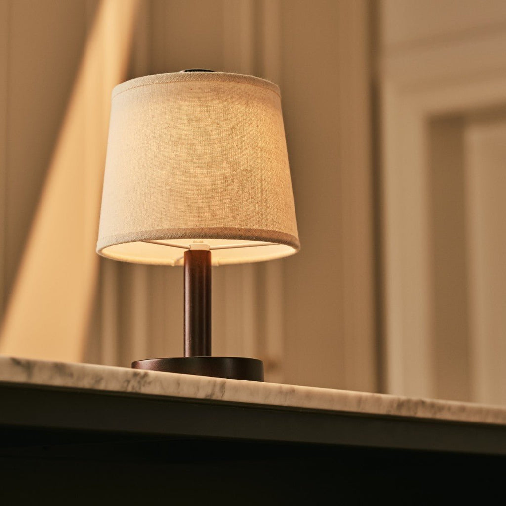 Rover donkerbruine houten lamp – oplaadbare, draadloze en dimbare lampenkap Tavellio - Amsterdam