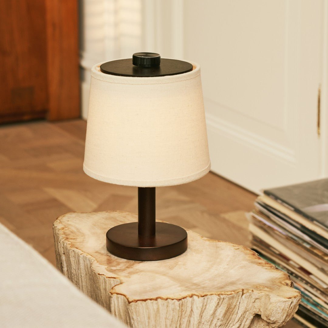Rover donkerbruine houten lamp – oplaadbare, draadloze en dimbare lampenkap Tavellio - Amsterdam