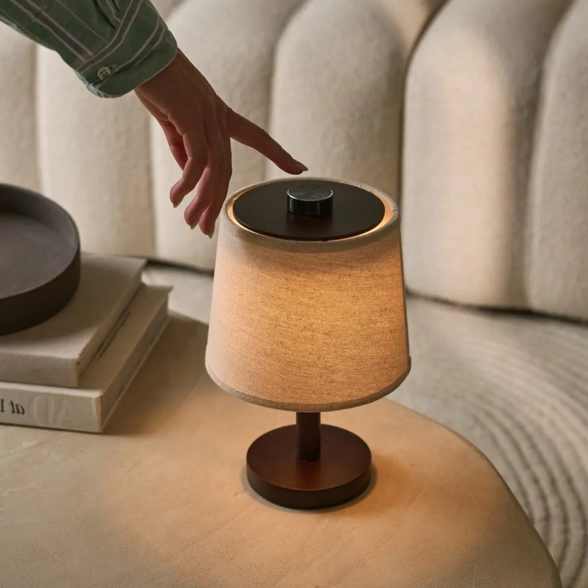 Rover donkerbruine houten lamp – oplaadbare, draadloze en dimbare lampenkap Tavellio - Amsterdam