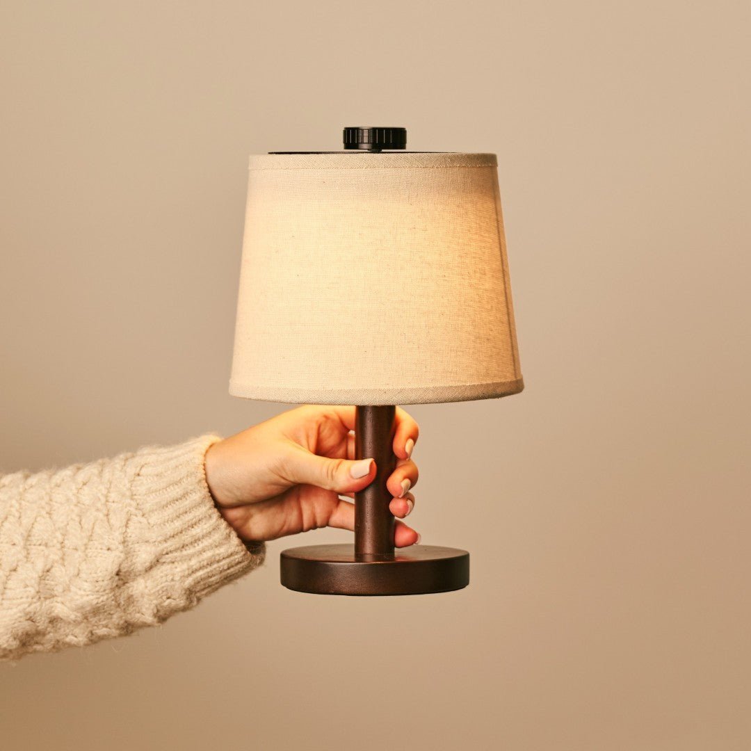 Rover donkerbruine houten lamp – oplaadbare, draadloze en dimbare lampenkap Tavellio - Amsterdam