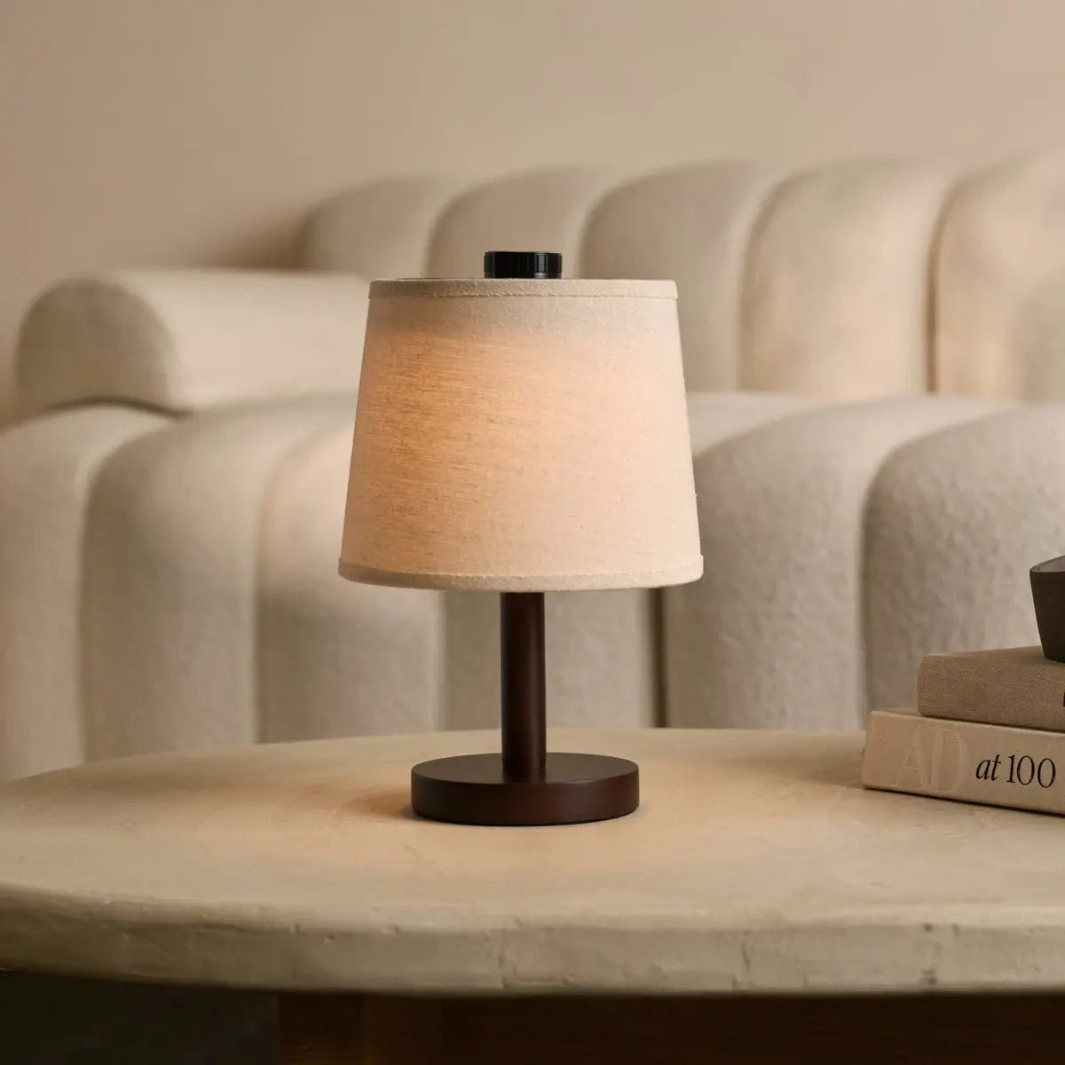 Rover donkerbruine houten lamp – oplaadbare, draadloze en dimbare lampenkap Tavellio - Amsterdam
