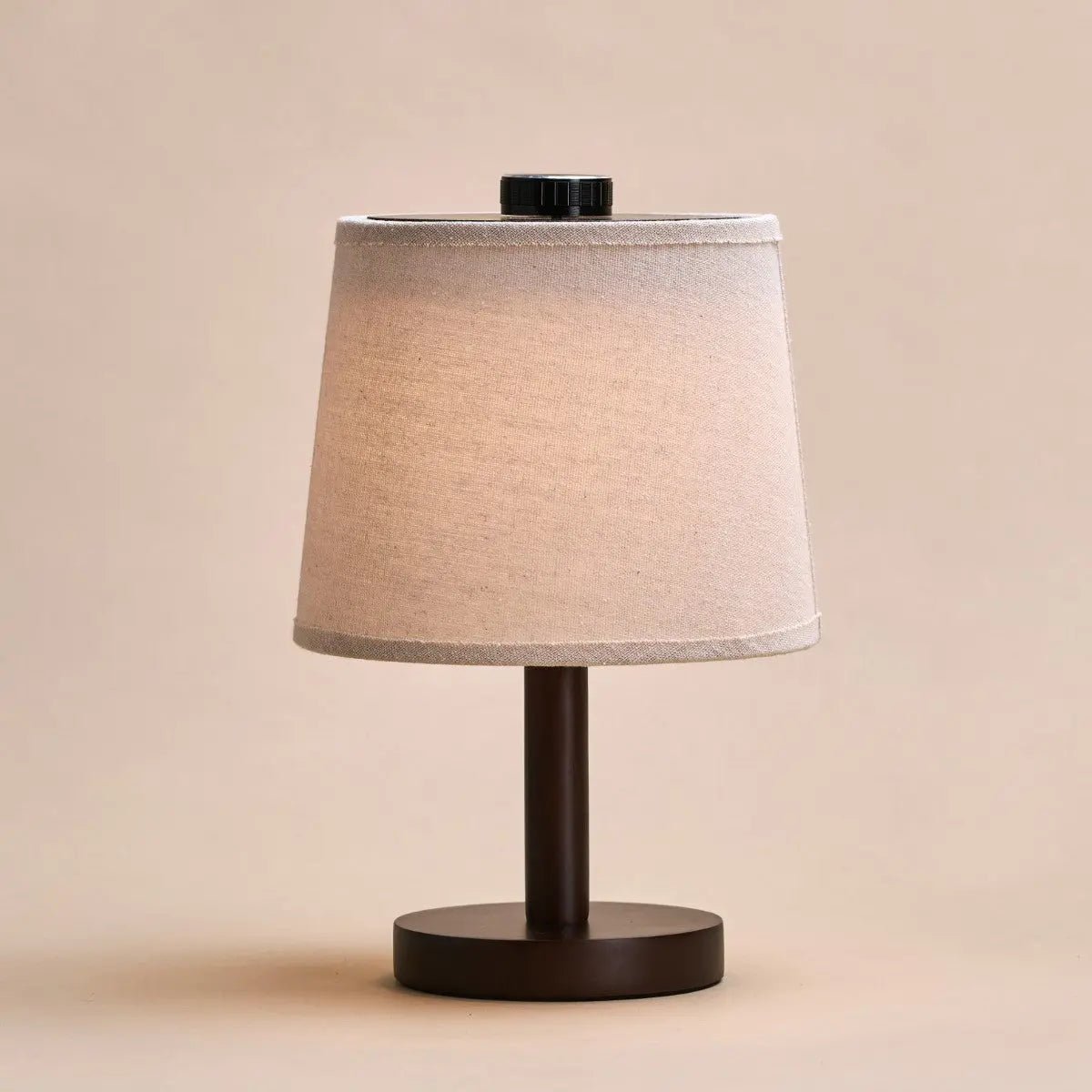 Rover donkerbruine houten lamp – oplaadbare, draadloze en dimbare lampenkap Tavellio - Amsterdam