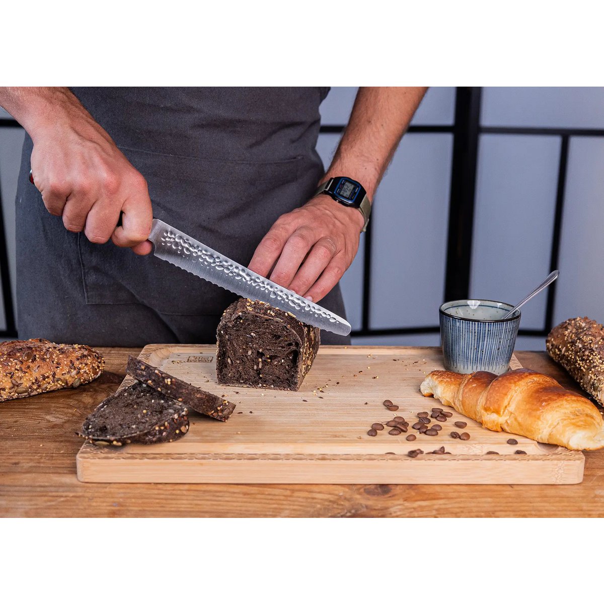 Mes - Gekarteld brood-/banketmes met bamboe Saya en bamboedoos - 200 mm lemmet KOTAI kitchen
